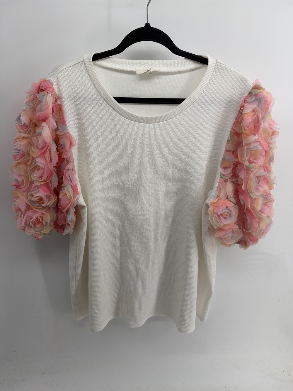 Entro scoop neck 3D floral rosette puff sleeve scoop neck short sleeve t-shirt